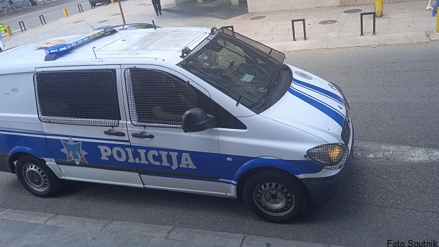 Vijesti: Dve bombe bačene na kuću policajca u Podgorici