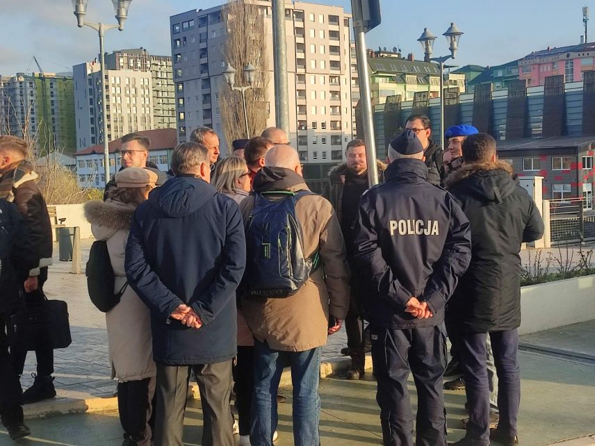 Poljski parlamentarci obišli most u Kosovskoj Mitrovici