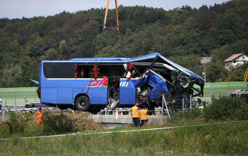Oba vozača poljskog autobusa stradala u nesreći 