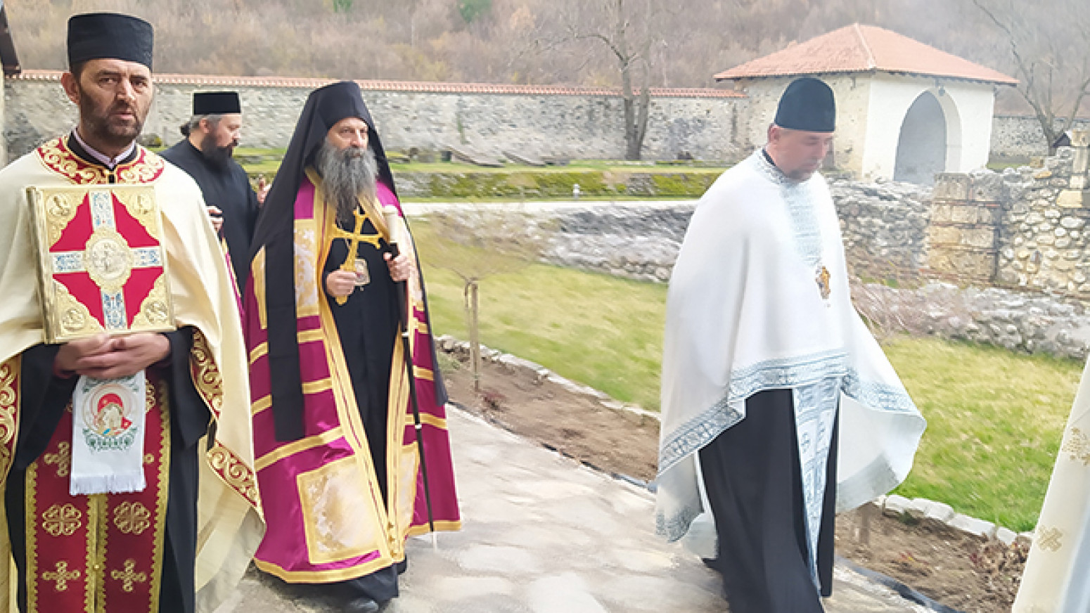 Patrijarh stigao u Pećku Patrijaršiju, sutra služi svetu Liturgiju 
