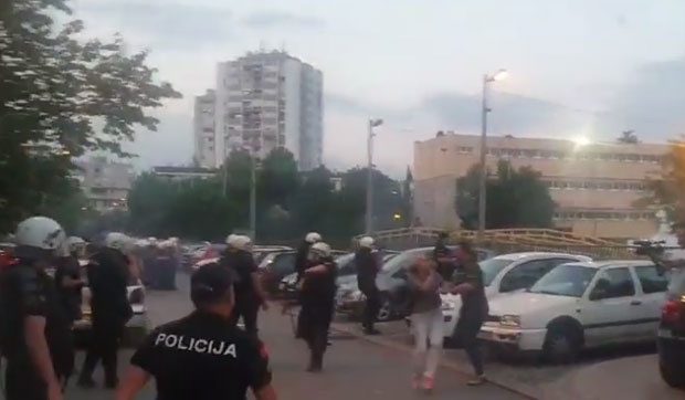 Neredi u Podgorici: Privedeno više osoba, bačen suzavac
