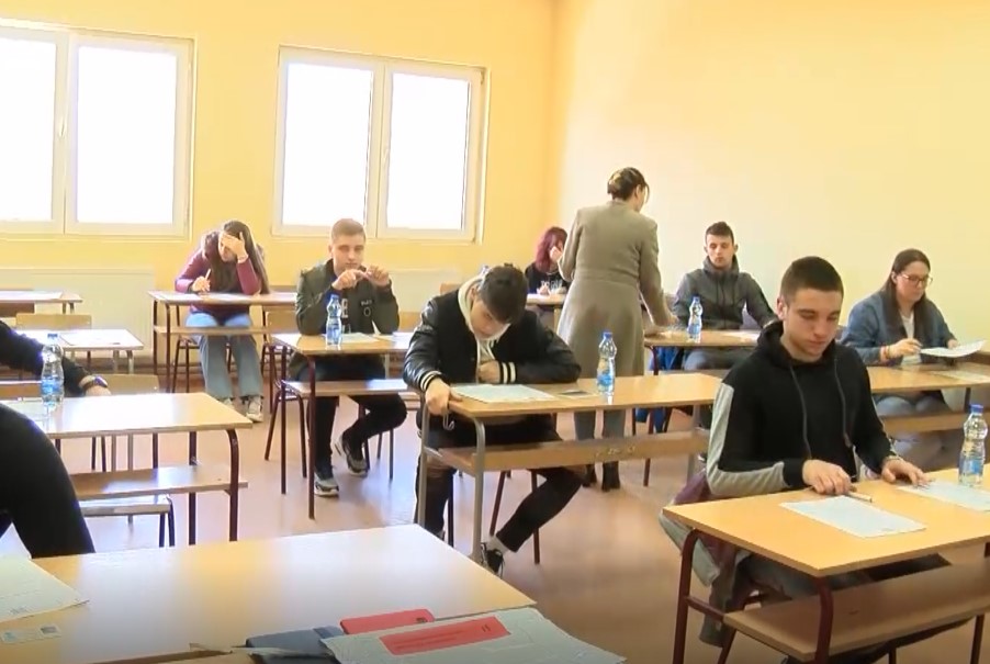 Učenici završnih razreda Srednje škole u Zvečanu radili probni test iz maternjeg jezika