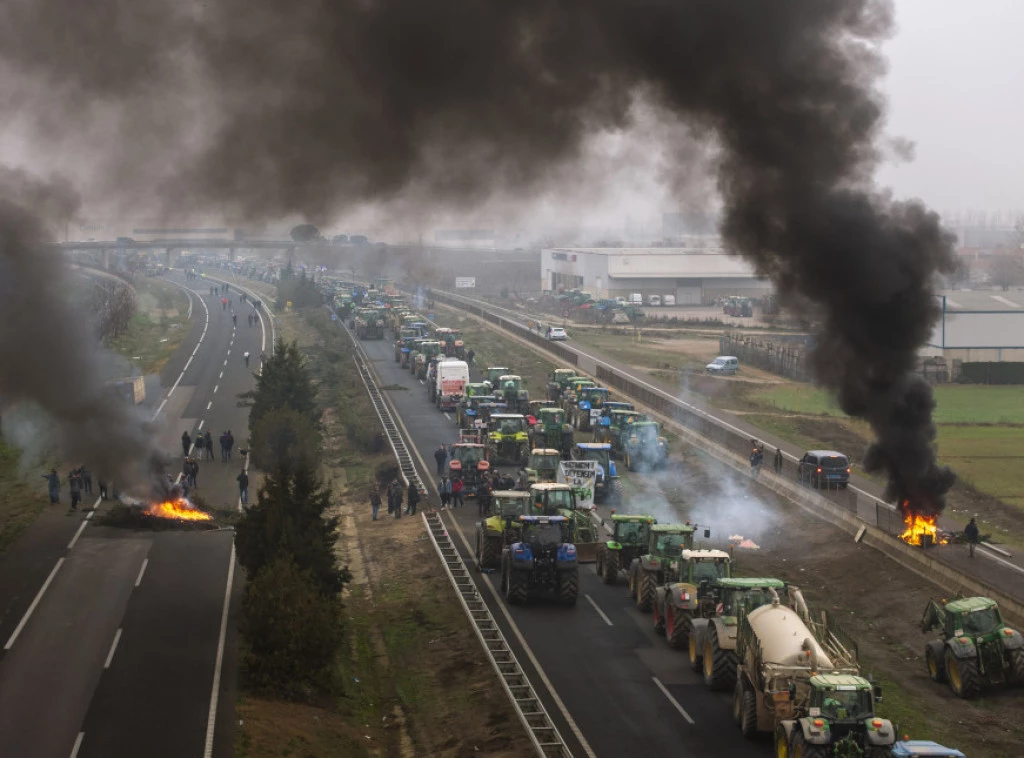 Poljoprivrednici u Španiji blokirali najmanje 14 autoputeva