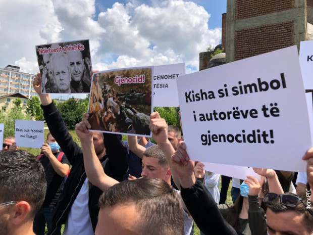 Studenti protestovali ispred Hrama Hrista Spasa u Prištini