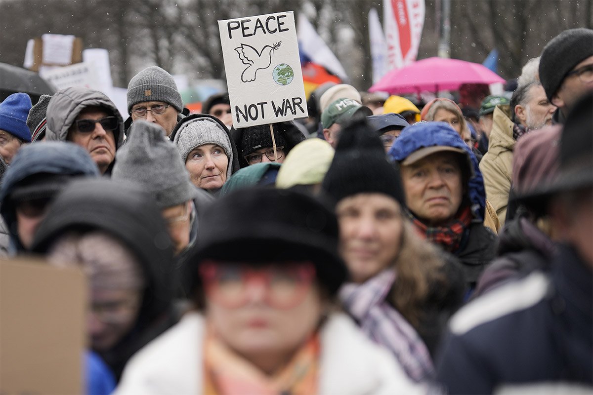 U Berlinu protest protiv rata i isporuka oružja Ukrajini 