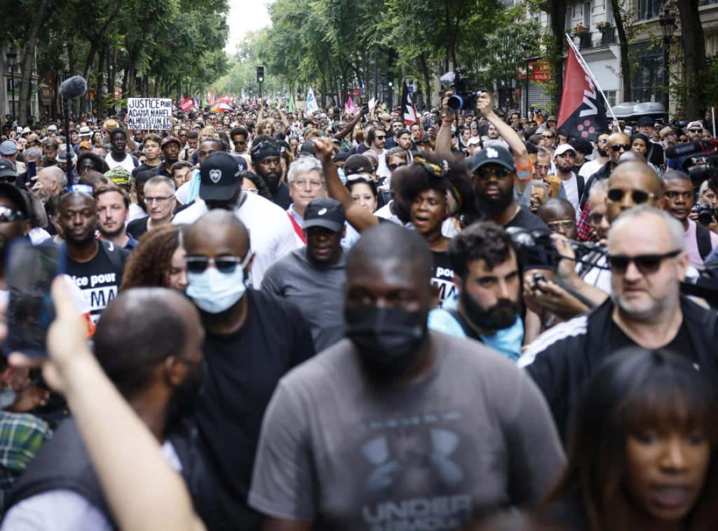 Pariz: Stotine demonstranata marširalo protiv policijskog nasilja uprkos zabrani