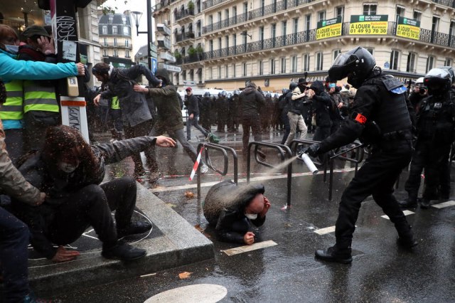 Na protestu u Parizu uhapšeno više od 100 demonstranata