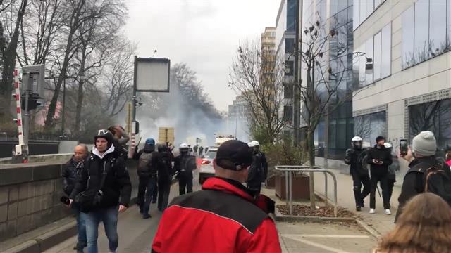 Brisel: Još jedan protest protiv mera, suzavac i vodeni topovi
