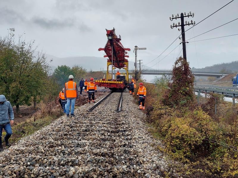 Vučić obišao radove na rekonstrukciji pruge Niš-Dimitrovgrad: Srbija postaje lider u regionu kada je reč o izgradnji brzih pruga 