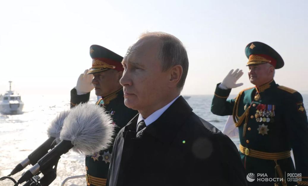 Putin na paradi povodom Dana mornarice Rusije