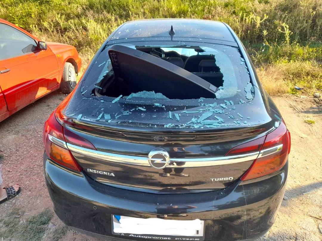 Načelniku Kosovsko-pomoravskog okruga Davoru Petkoviću razbijeno staklo na automobilu