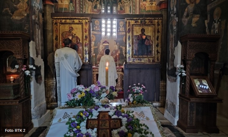 Služena liturgija povodom Krstovdana u hramovima SPC na Kosovu i Metohiji