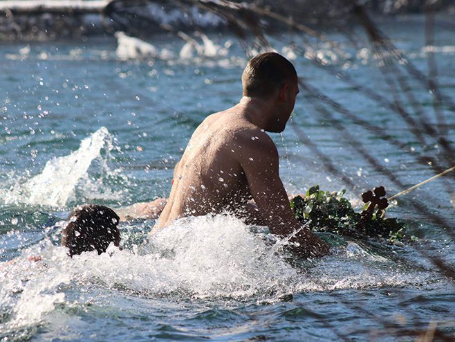 Širom Srpske litije i plivanja za Časni krst