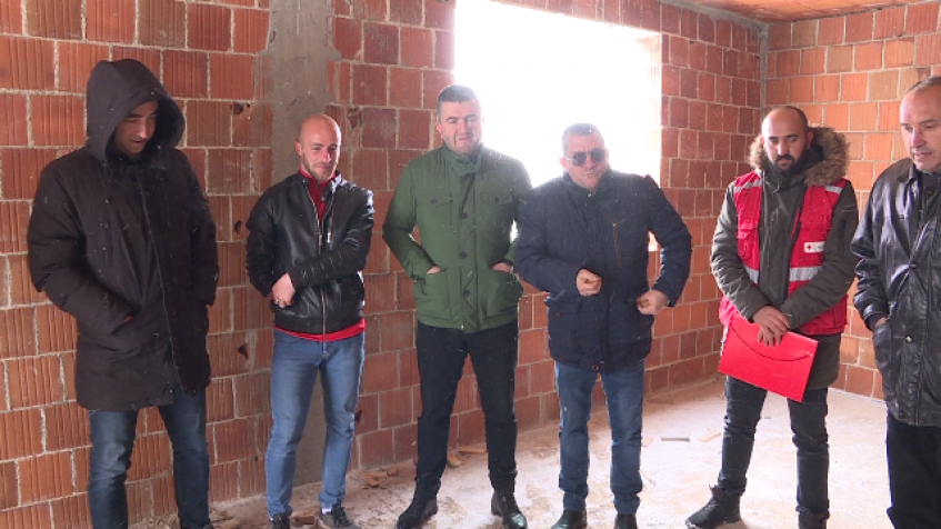 Mitrović posetio ugrožene porodice u Straži