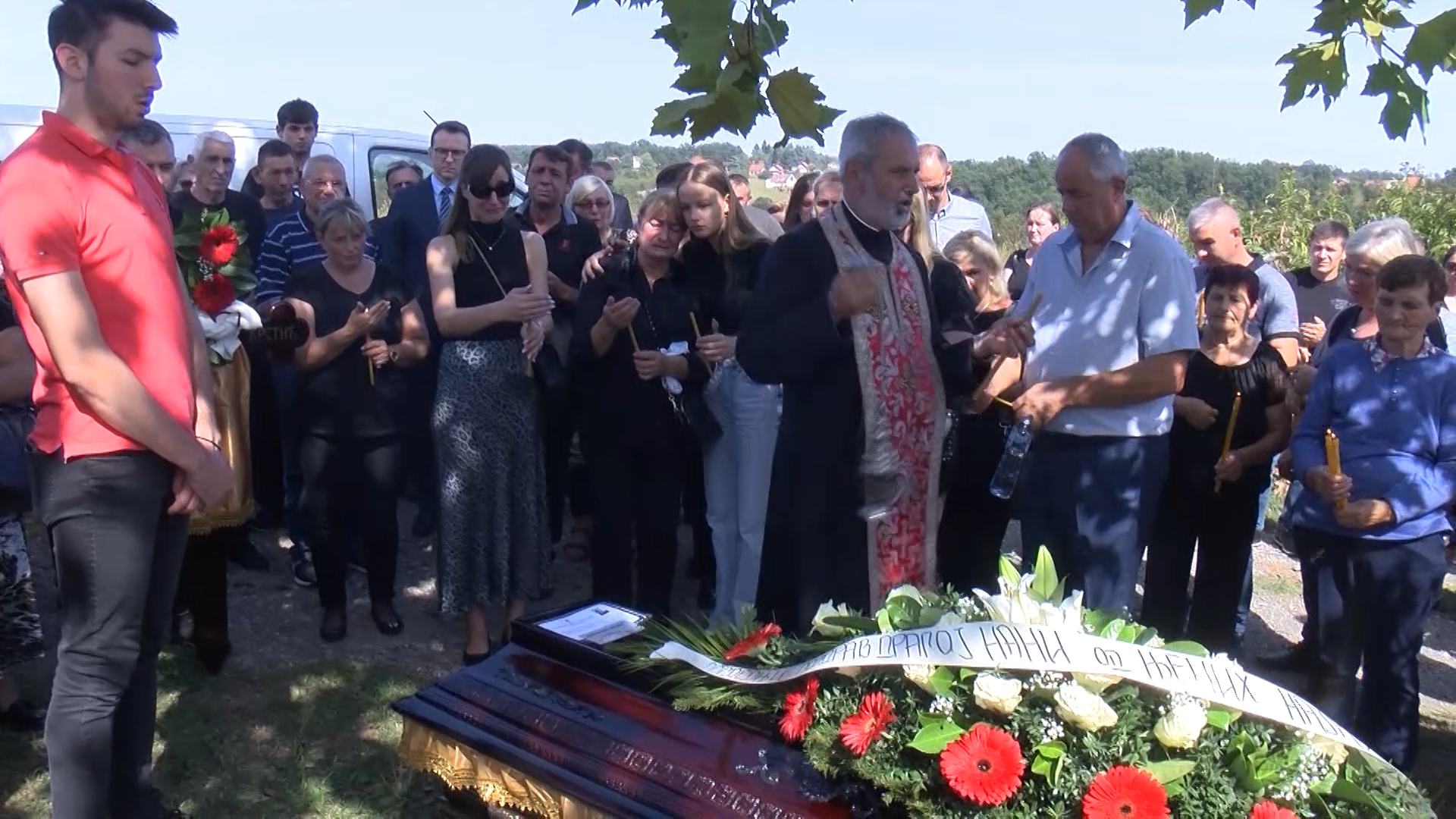 U Barajevu sahranjena Slobodanka Kostić; Petković: Država neće stati dok se ne pronađu nestali, ubijeni, ubice i nalogodavci