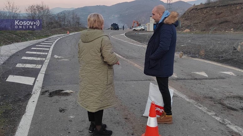 Sin Dejana Pantića ispred baze blizu Jarinja: Pokušali smo da vidimo ili čujemo oca, nisu nam dali