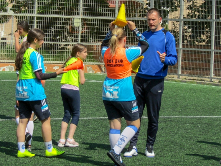Kosovska Mitrovica: Počela sa radom besplatna škola fudbala za devojčice