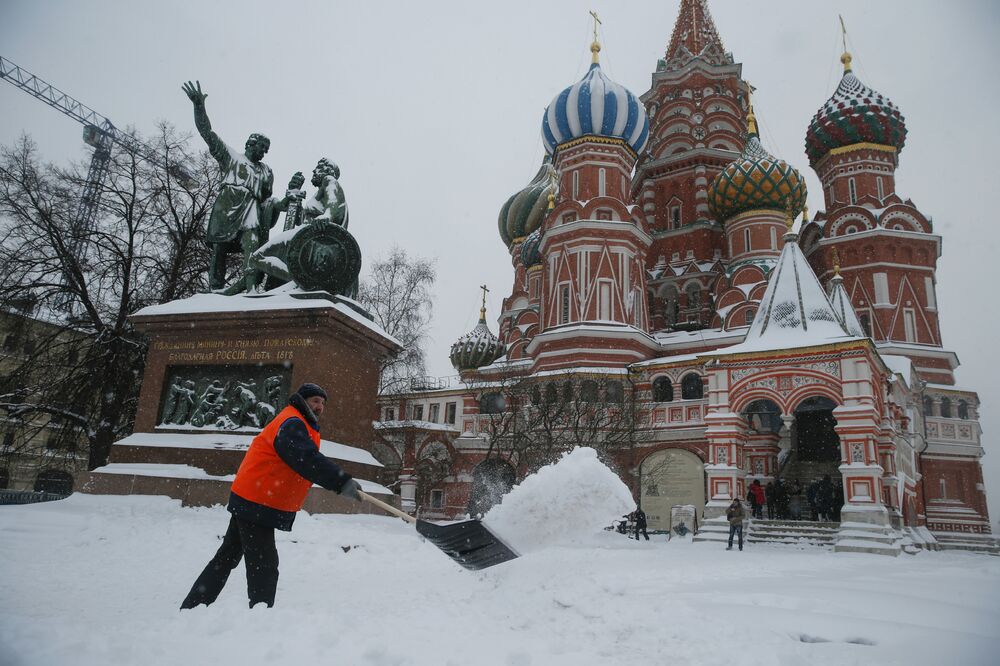 Obilan sneg u Moskvi, odloženo i otkazano više od 100 letova