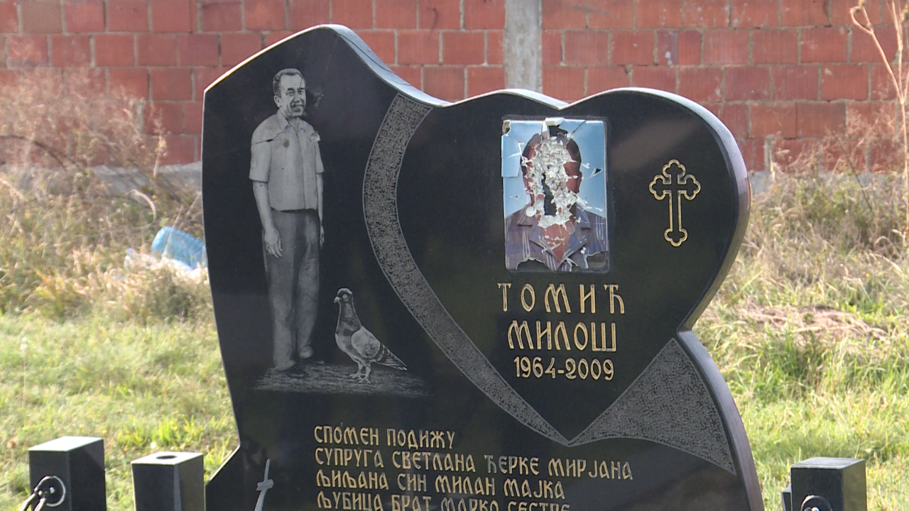 Oskrnavljen još jedna srpski spomenik na groblju u Klokotu