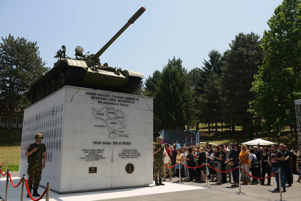 U Leskovcu otkriven spomenik poginulim pripadnicima Vojske Srbije i Policije