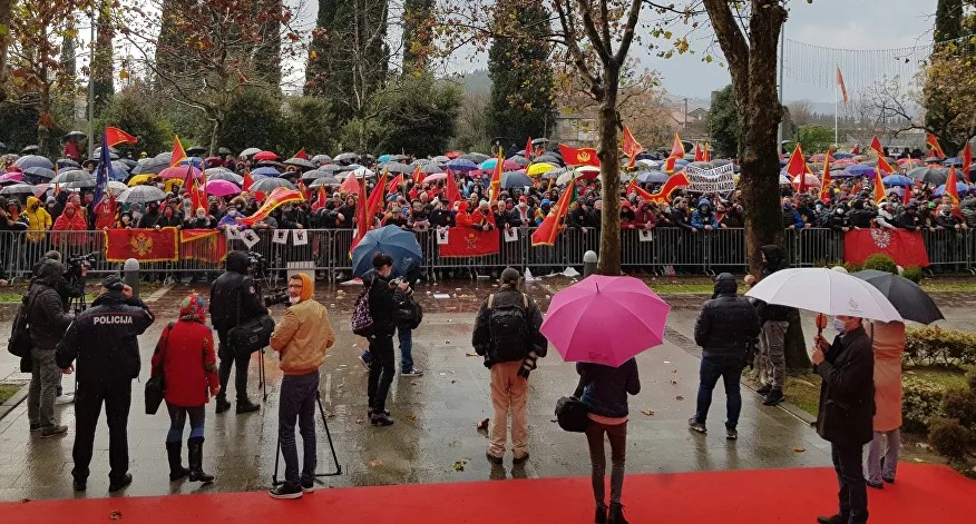 Demonstranti ispred parlamenta Crne Gore počeli da se razilaze