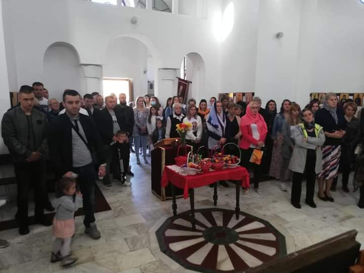 Srbi u Lipljanu proslavljaju Vaskrs okupljeni u svojim svetinjama