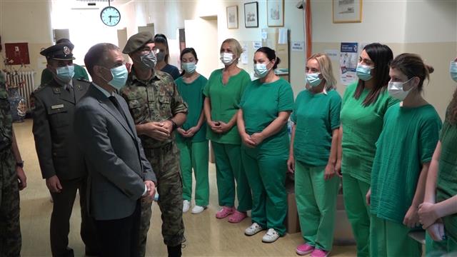 Stefanović obišao vojnu kovid bolnicu „Karaburma“ 