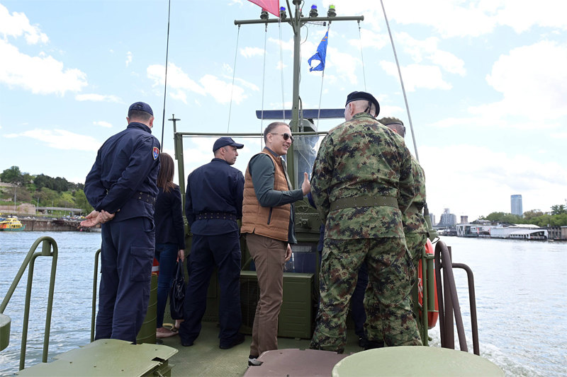 Ministar odbrane sa pripadnicima Rečne flotile