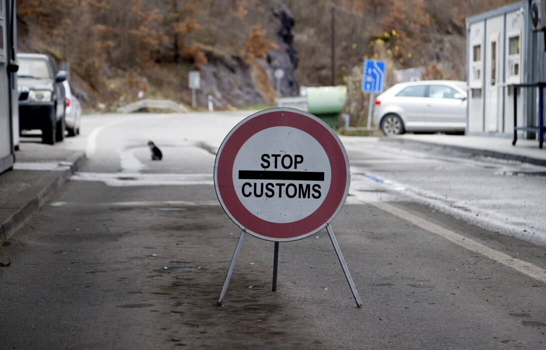 Ulaz na KiM preko Jarinja i Brnjaka nije dozvoljen, primećene pojačane policijske snage na putu Mitrovica-Leposavić
