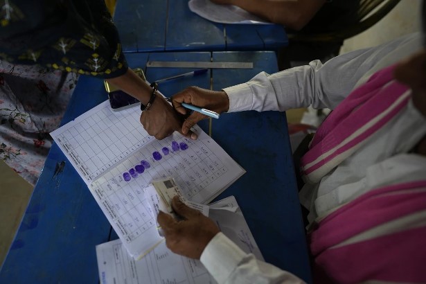 Najveći izbori na svetu: Indijci u redovima na glasanju