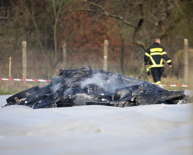 Nemačka: Troje mrtvih u padu aviona, dvoje u sudaru sa autom policije