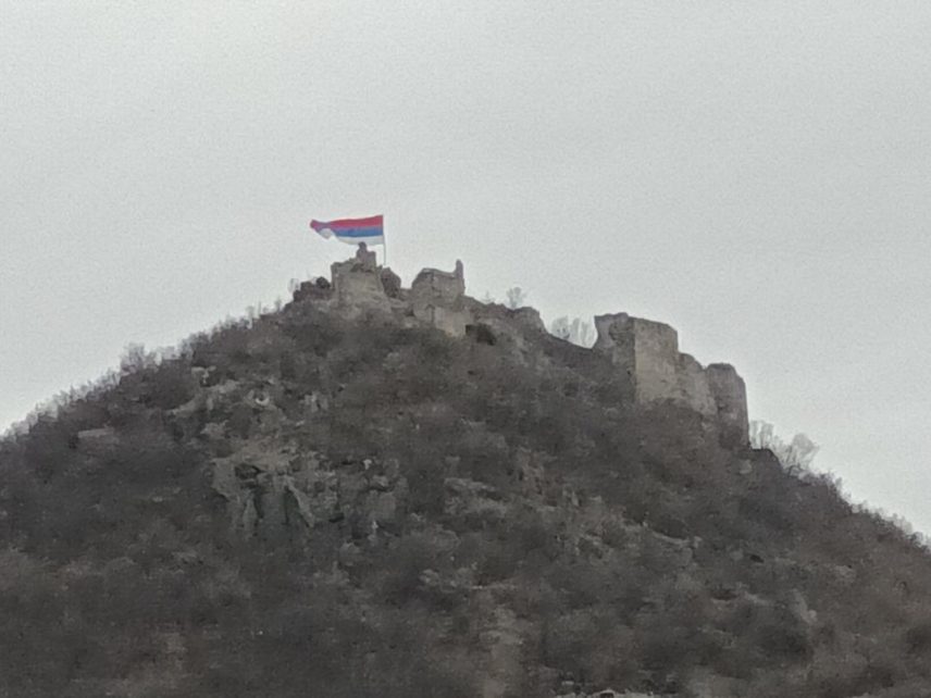Nova zastava na tvrđavi Zvečan