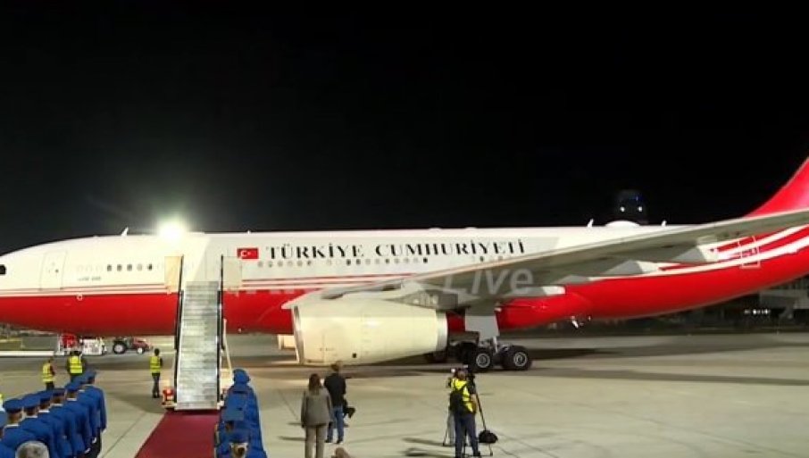 Turski predsednik sleteo na aerodrom 