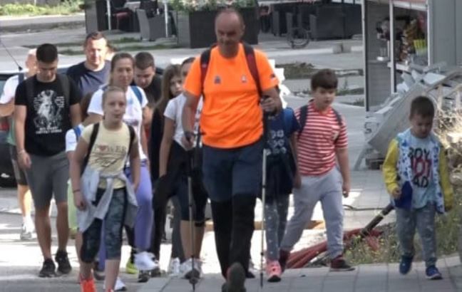 U Leposaviću obeležen Dan pešačenja, mladi planinari 