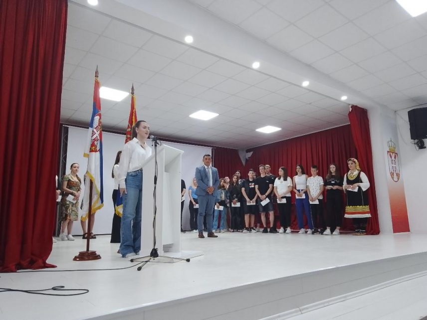 Priznanje “Ponos grada” učenicima mitrovačkih škola: Slavimo vaše znanje i vaš uspeh