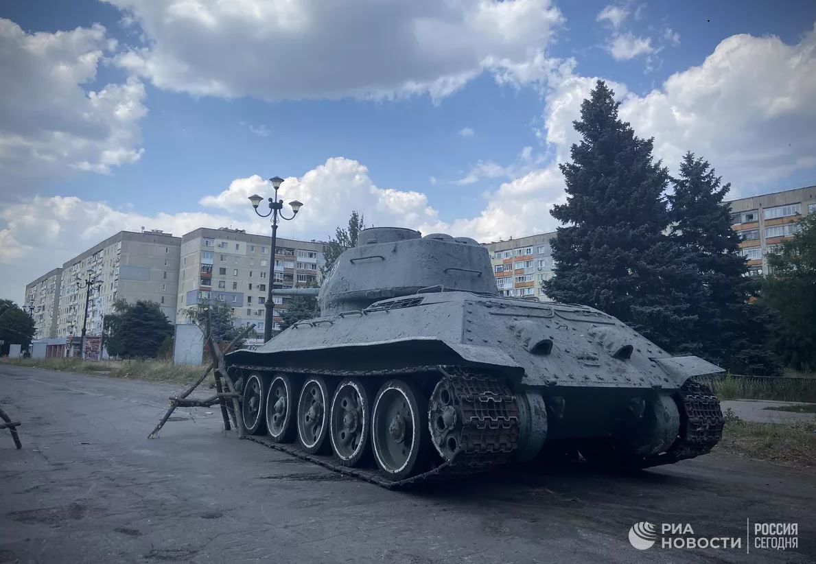 Podoljak: Severna Makedonija će isporučiti Ukrajini tenkove i avione