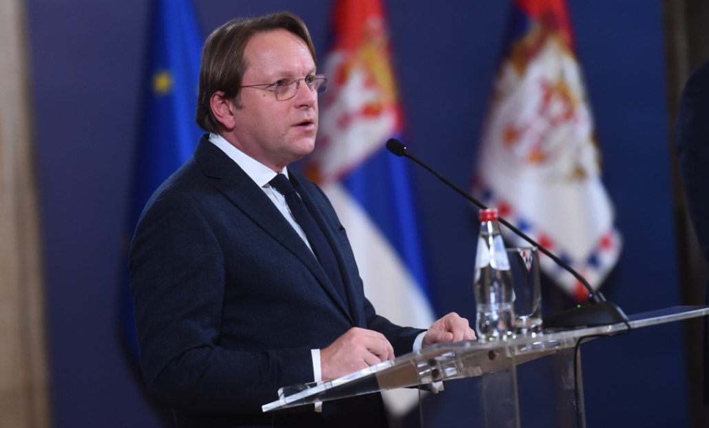 Varhelji: Srbija može da računa na EU, potrebna nam je i za stolom u Tirani