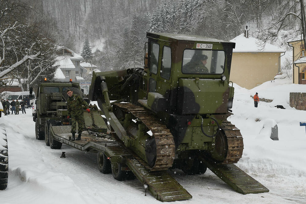 Vojska Srbije angažovana i na raščićavanju snega