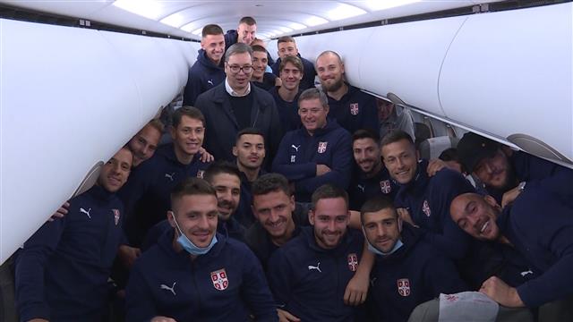 Vučić poželeo fudbalerima pobedu u Portugalu 