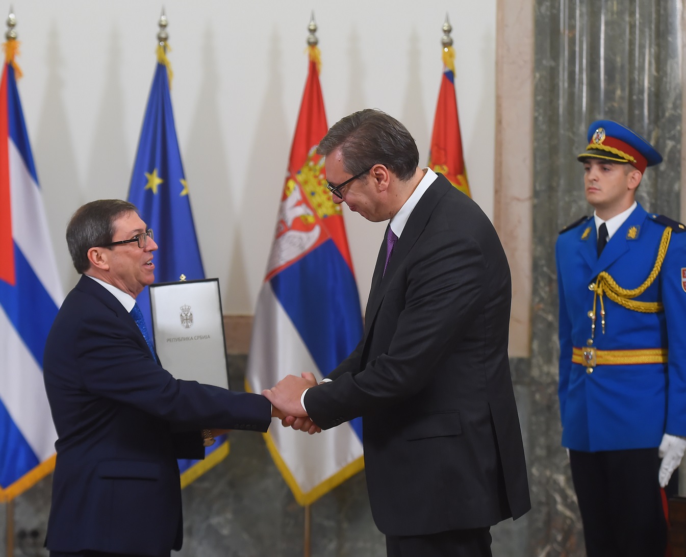 Vučić uručio odlikovanje ministru spoljnih poslova Kube; Veliko hvala za prijateljstvo