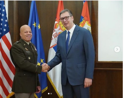 Vučić sa Harisom: Srbija je opredeljena da nastavi da osnažuje partnerstvo sa SAD