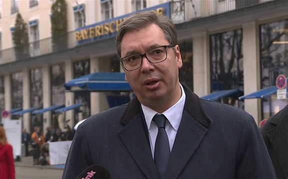 Vučić: Nema razgovora o statusu sve dok su tu takse
