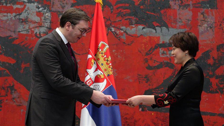 Ambasadorka  Kine uručila pismo Si Đinpinga Vučiću