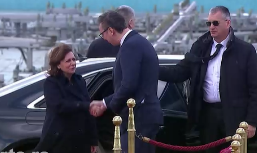 Predsednik Vučić svečano dočekao grčku koleginicu Katerinu Sakelaropulu