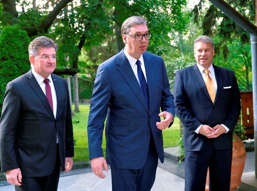 Vučić razgovarao sa Lajčakom i Eskobarom o aktuelnoj situaciji na severu KiM