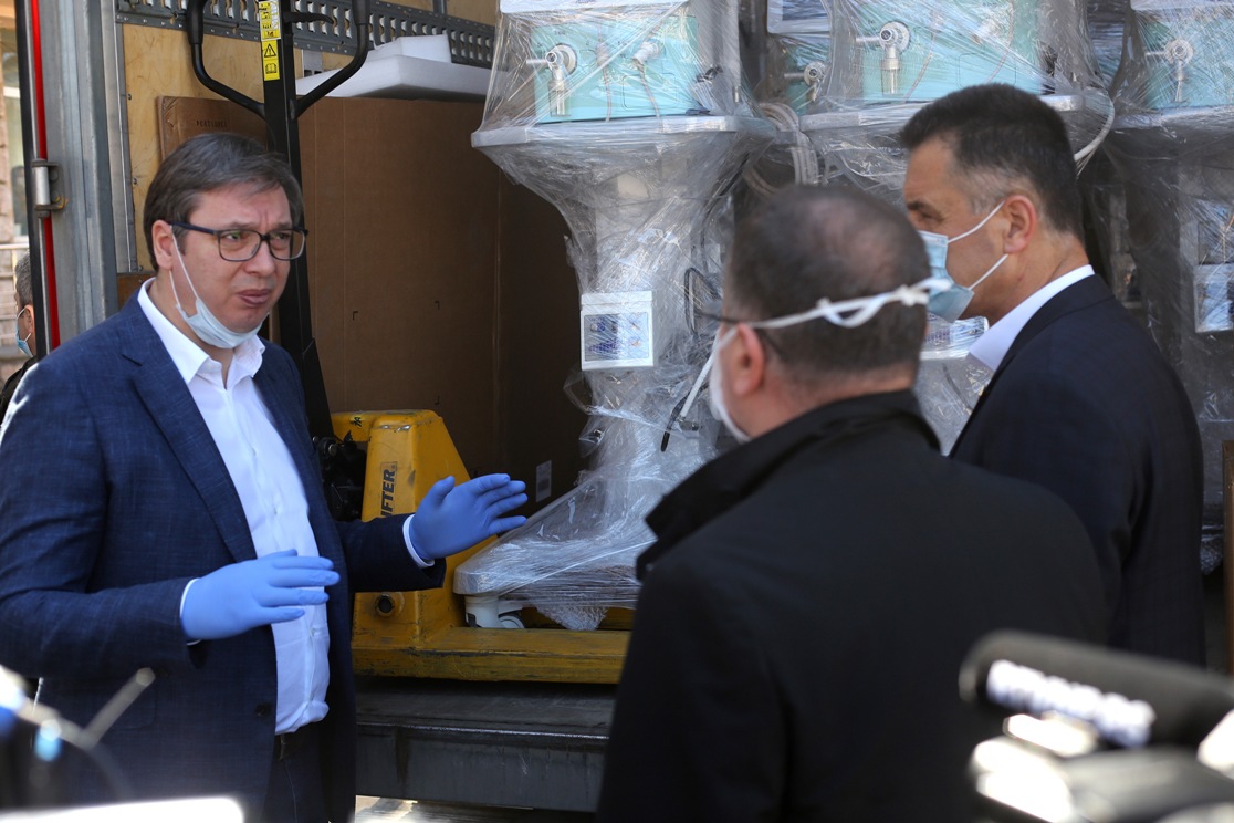 Vučić uručio respiratore za bolnicu u Novom Pazaru