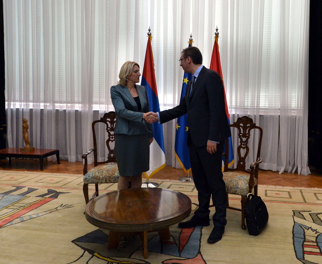 Vučić čestitao praznik predsednici Republike Srpske