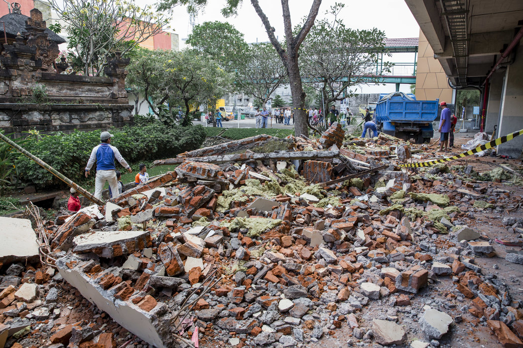 Snažan zemljotres pogodio Indoneziju, izdato upozorenje na cunami