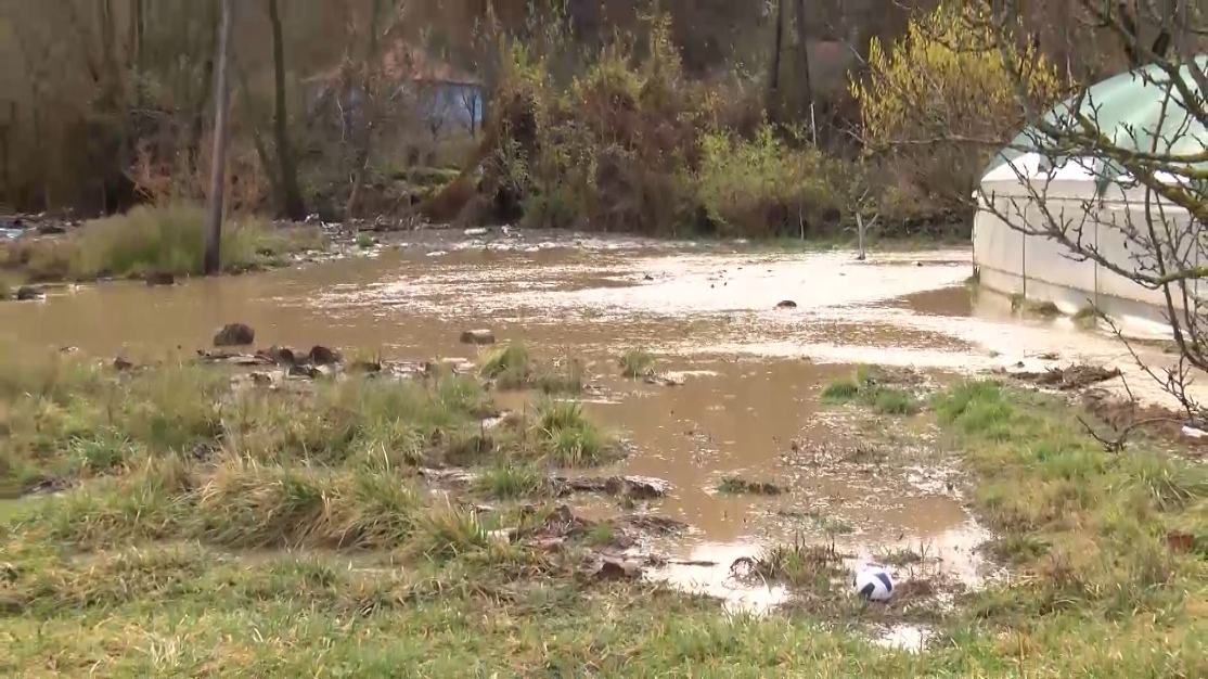 Poplave u opštini Zvečan, ekipe su na terenu