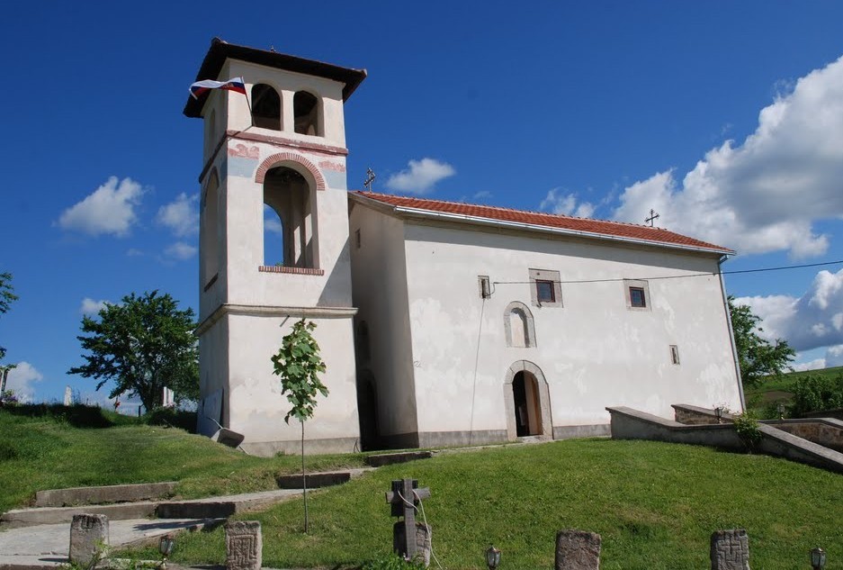 Opljačkana crkva Svetih Arhangela u Velikom Ropotovu